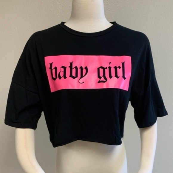 Cropped Graphic Elbow Tee - Picture 4 of 6